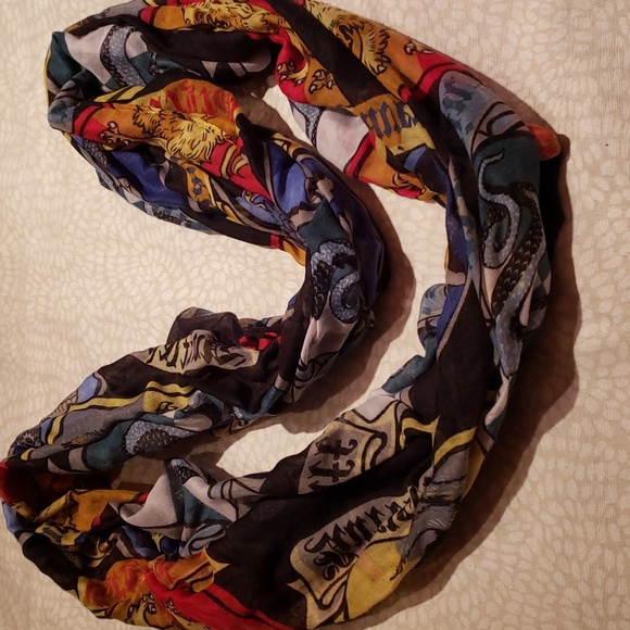 Harry Potter Hogwarts House Crests Infinity Scarf - Picture 1 of 7
